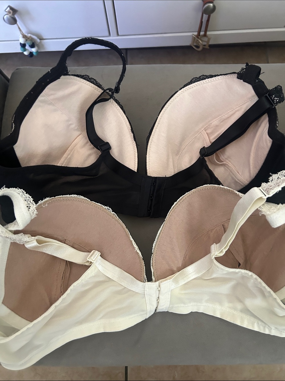 Cacique Bold Lace Plunge Underwire Bras 42B - Picture 4 of 10